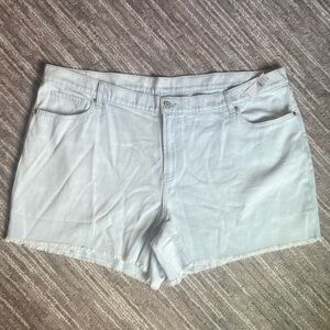 Old Navy Light Wash Distressed Frayed Hem Denim Shorts